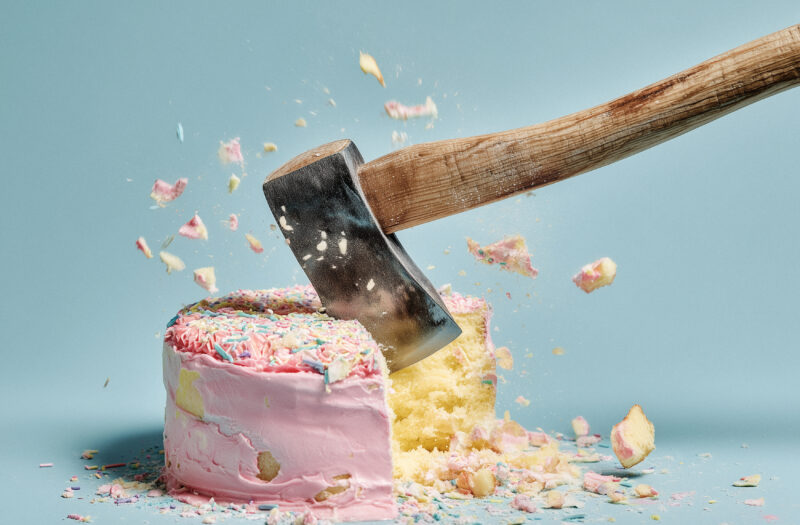 Cut the Cake Free Stock Photo